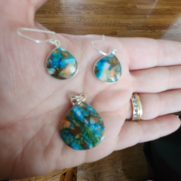 925 Sterling Silver Spiny Oyster Turquoise Pendant and Earrings - Picture 9 of 11